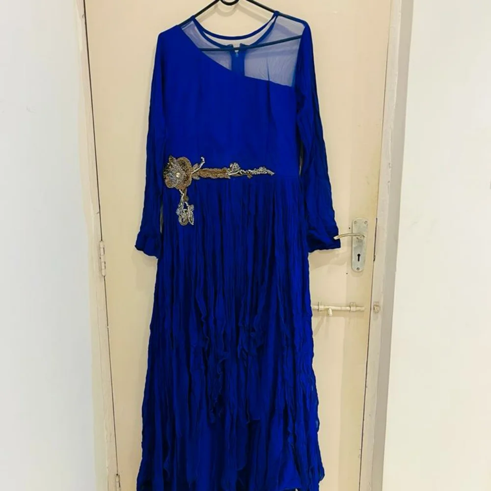 Blue very beautiful gown - Picture 7 of 12